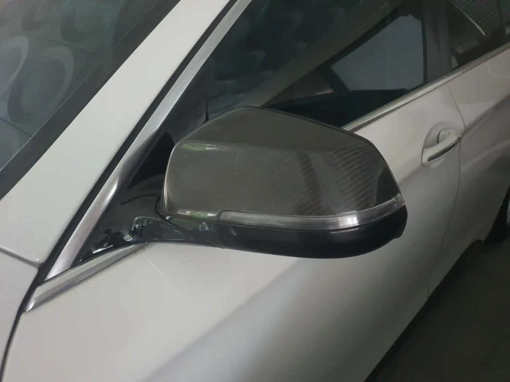 LCI_sidemirror